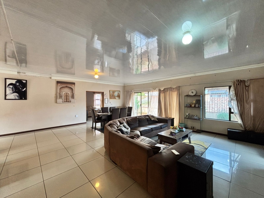 4 Bedroom Property for Sale in Mooivallei Park North West